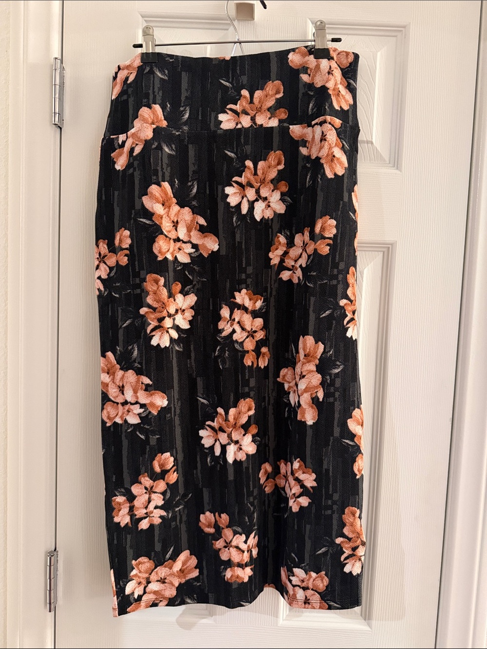 Lularoe Ivy Pencil midi skirt NWT Medium Floral Striped Black